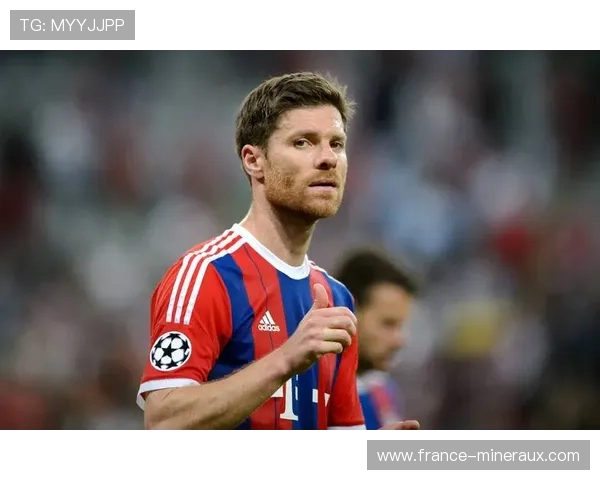 波兰中场齐林斯基近期表现稳健，持续提升球队攻防转换效率