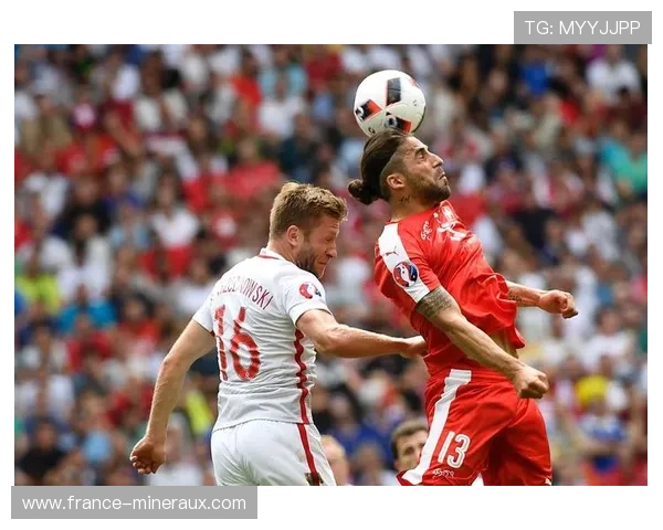 莱万与亨利:终结效率与进攻方式的跨代对比 莱万与亨利:终结效率与进攻方式的跨代对比