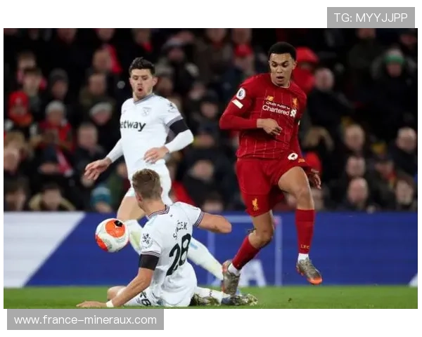 德布劳内传中与边路调度能力解析:进攻方式如何实现多样化