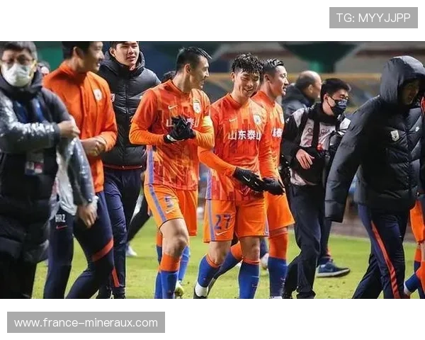 山东泰山中场组织乏力，关键连接点缺失影响推进效率