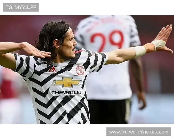 卡瓦尼真是球场上的狮子，走下场秒变邻家大叔，谁能想到腰包这么鼓？