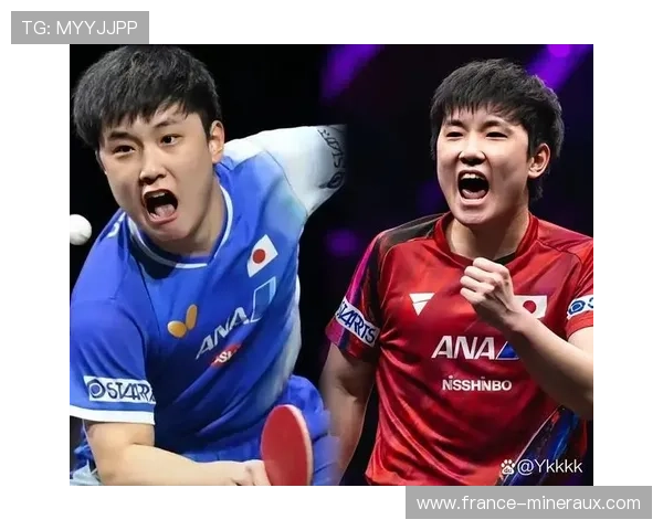 张本智和这娃赛场上跟家里完全两个人，一手拿球另一只手拿手机？